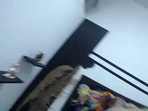 laura fit online show from December 5, 2025, 12:04 pm