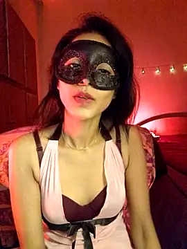 royeoy22 online show from November 7, 2025, 11:59 am