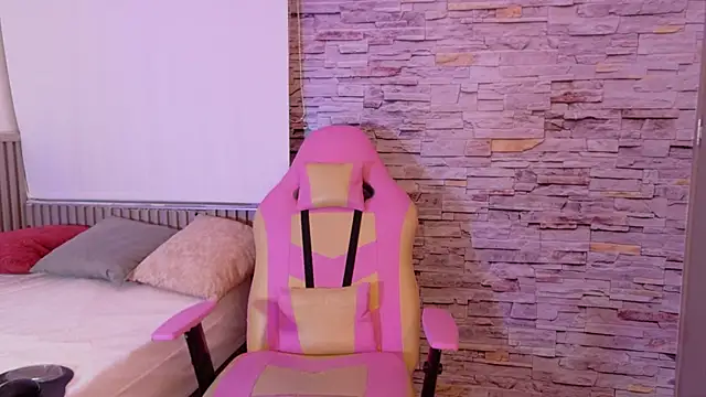 liz monserrat 1 online show from November 21, 2025, 7:57 pm