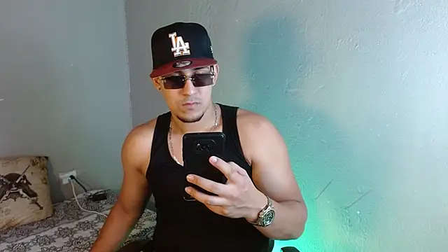 massimo vidal  online show from November 6, 2025, 2:37 am