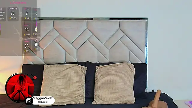 Snapshot of megganswift_ chatting on February 15, 2026, 11:36 pm megganswift online show from February 15, 2026, 11:36 pm