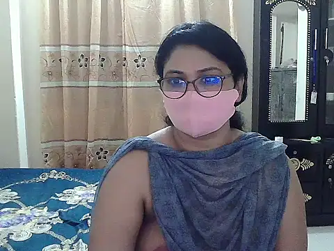 Snapshot of Elena_cruz5 chatting on October 6, 2025, 9:26 pm Elena cruz5 online show from October 6, 2025, 9:26 pm