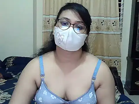 Snapshot of Elena_cruz5 chatting on October 1, 2025, 2:32 pm Elena cruz5 online show from October 1, 2025, 2:32 pm