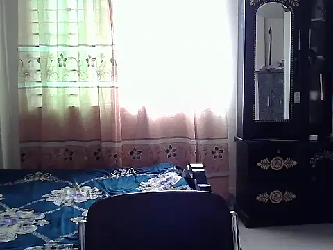 Snapshot of Elena_cruz5 chatting on October 6, 2025, 9:21 am Elena cruz5 online show from October 6, 2025, 9:21 am