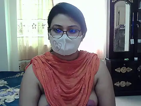 Snapshot of Elena_cruz5 chatting on October 9, 2025, 1:17 am Elena cruz5 online show from October 9, 2025, 1:17 am