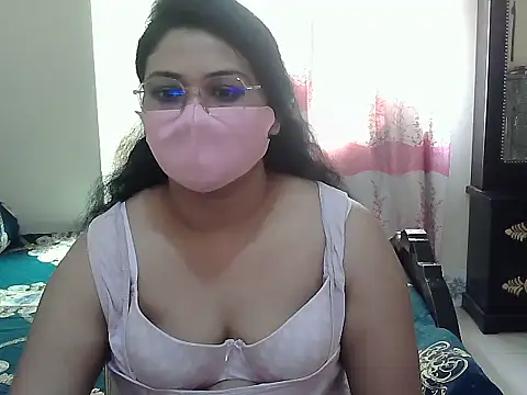 Snapshot of Elena_cruz5 chatting on September 13, 2025, 4:23 am Elena cruz5 online show from September 13, 2025, 4:23 am