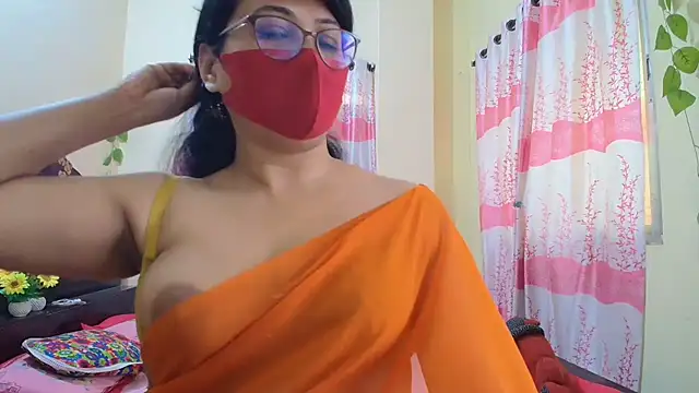 Snapshot of Elena_cruz5 chatting on February 4, 2026, 2:39 am Elena cruz5 online show from February 4, 2026, 2:39 am