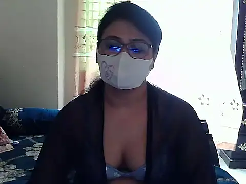 Snapshot of Elena_cruz5 chatting on October 2, 2025, 5:00 am Elena cruz5 online show from October 2, 2025, 5:00 am