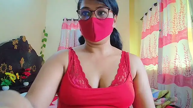 Snapshot of Elena_cruz5 chatting on February 12, 2026, 4:12 am Elena cruz5 online show from February 12, 2026, 4:12 am