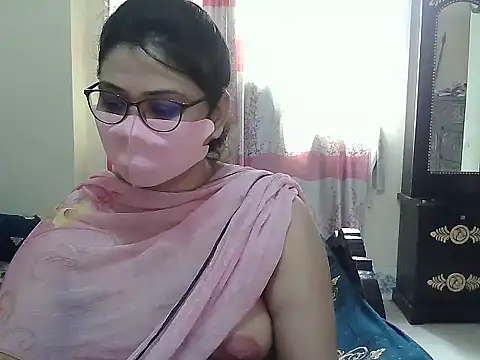 Snapshot of Elena_cruz5 chatting on September 21, 2025, 4:17 am Elena cruz5 online show from September 21, 2025, 4:17 am