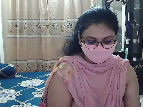 Snapshot of Elena_cruz5 chatting on October 5, 2025, 8:54 pm Elena cruz5 online show from October 5, 2025, 8:54 pm