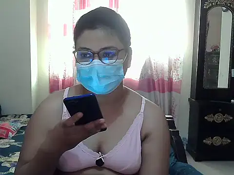 Snapshot of Elena_cruz5 chatting on September 19, 2025, 3:43 am Elena cruz5 online show from September 19, 2025, 3:43 am