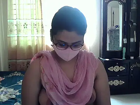 Snapshot of Elena_cruz5 chatting on October 5, 2025, 8:49 am Elena cruz5 online show from October 5, 2025, 8:49 am