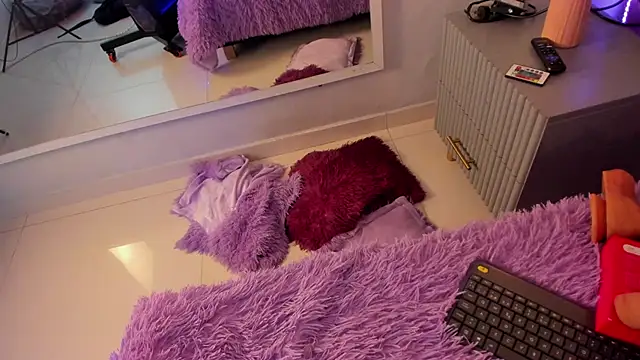 Mia Valentine  online show from April 20, 2026, 8:10 pm