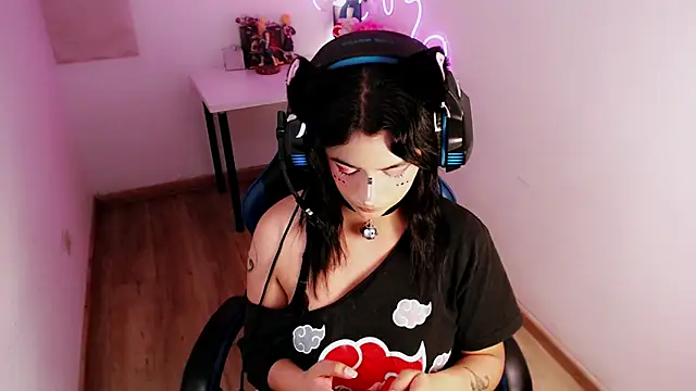 Lunyhose online show from April 10, 2026, 9:33 pm