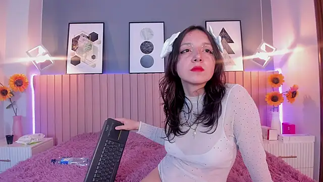 Nina Ford online show from March 17, 2026, 3:09 am