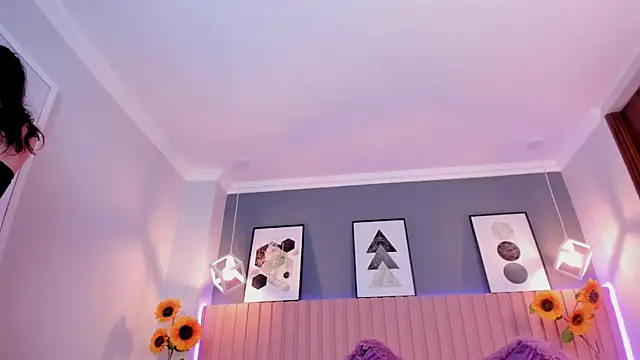 Nina Ford online show from April 10, 2026, 3:13 am