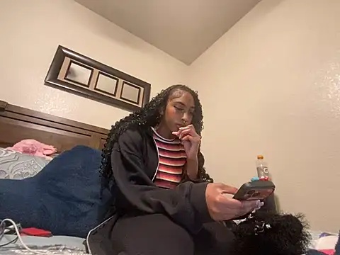 Snapshot of Brooke012 chatting on April 8, 2026, 10:44 pm Brooke012 online show from April 8, 2026, 10:44 pm