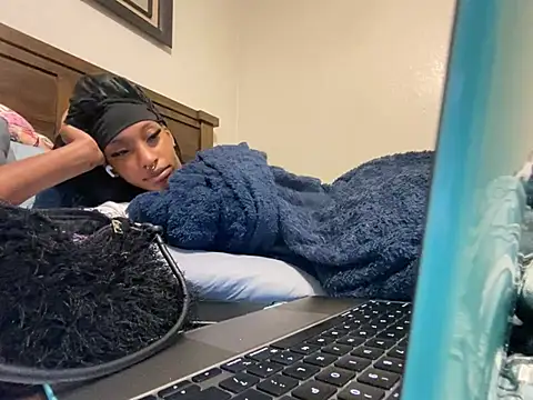 Snapshot of Brooke012 chatting on April 2, 2026, 10:05 pm Brooke012 online show from April 2, 2026, 10:05 pm