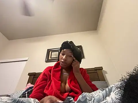 Snapshot of Brooke012 chatting on April 15, 2026, 1:33 am Brooke012 online show from April 15, 2026, 1:33 am