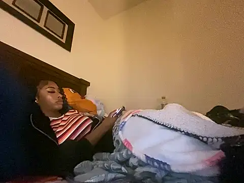 Snapshot of Brooke012 chatting on April 9, 2026, 6:19 am Brooke012 online show from April 9, 2026, 6:19 am