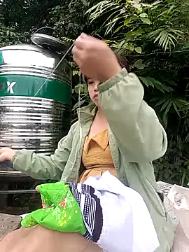 Snapshot of AnHa19 chatting on October 29, 2025, 2:10 am AnHa19 online show from October 29, 2025, 2:10 am