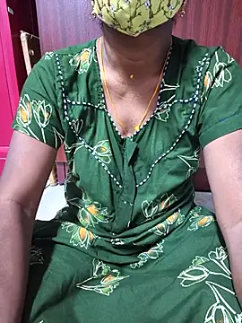 Snapshot of umashreetamil chatting on June 8, 2026, 6:03 am umashreetamil online show from June 8, 2026, 6:03 am