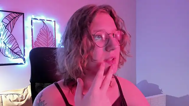 Hailey Foxy online show from November 18, 2025, 9:01 am