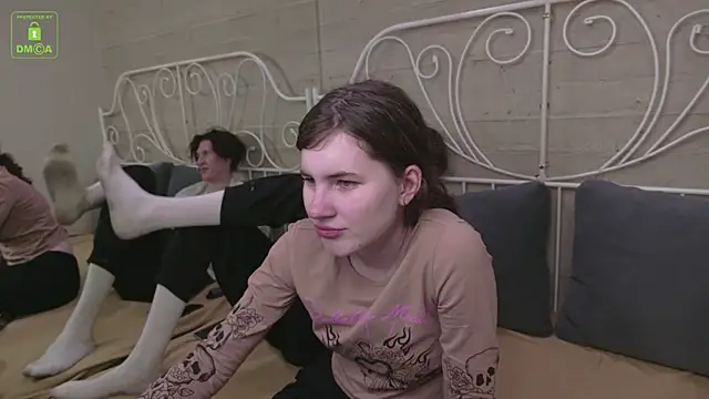 ViviaraNGendy online show from October 11, 2025, 10:49 am