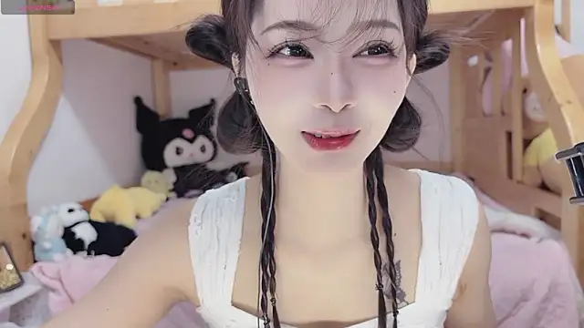 Sue101010 online show from October 30, 2025, 2:04 pm