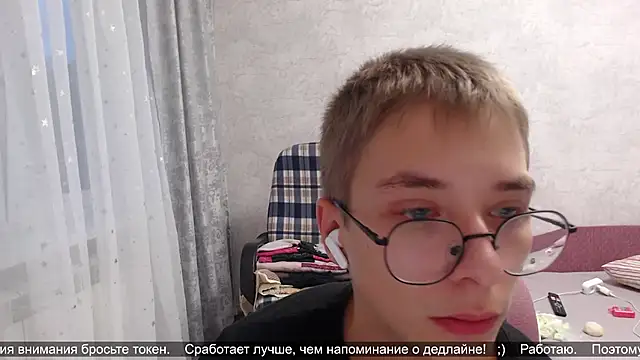 glasses cat online show from October 15, 2025, 4:44 am