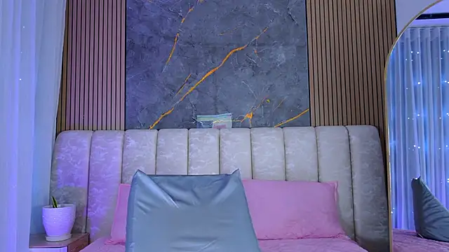 mia scot online show from April 8, 2026, 11:55 am