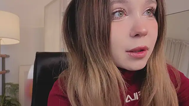 Snapshot of Lina_Glow chatting on February 12, 2026, 6:57 am Lina Glow online show from February 12, 2026, 6:57 am