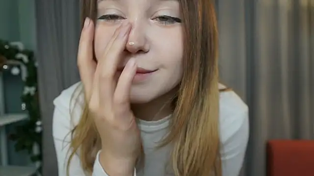 Snapshot of Lina_Glow chatting on January 16, 2026, 6:50 am Lina Glow online show from January 16, 2026, 6:50 am