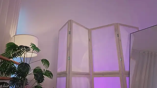 Snapshot of Lina_Glow chatting on February 23, 2026, 6:47 am Lina Glow online show from February 23, 2026, 6:47 am