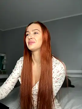 Snapshot of LittleFox___ chatting on October 22, 2025, 6:35 am LittleFox online show from October 22, 2025, 6:35 am