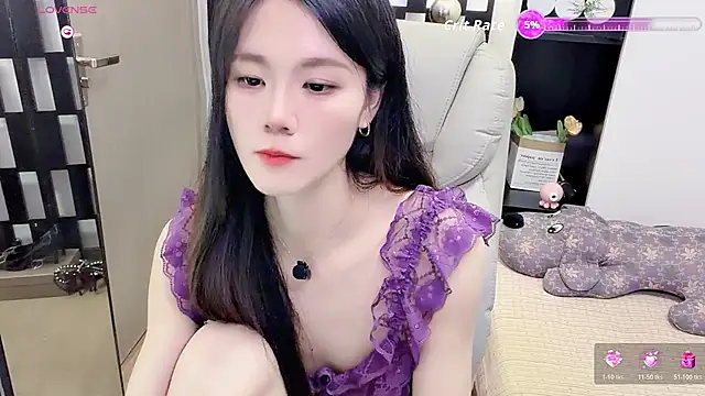 Yueyue-MM online show from July 17, 2026, 1:52 pm