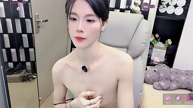Yueyue-MM online show from July 27, 2026, 2:46 pm