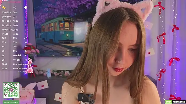 ElfredaTupy online show from April 10, 2026, 7:43 pm