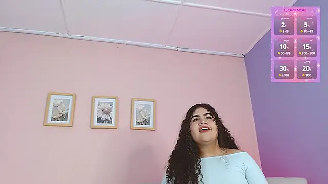 lourdes moon22 online show from September 28, 2025, 2:40 am