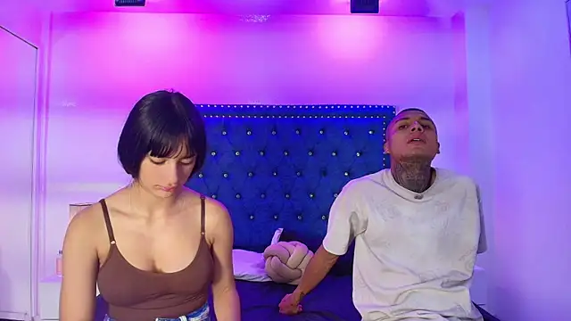 Snapshot of Damian_and_roxanne chatting on April 1, 2026, 1:41 pm Damian and roxanne online show from April 1, 2026, 1:41 pm