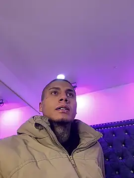 Snapshot of Damian_and_roxanne chatting on April 16, 2026, 12:50 pm Damian and roxanne online show from April 16, 2026, 12:50 pm