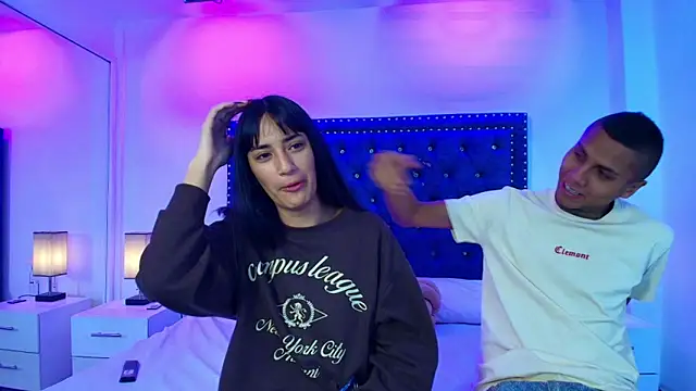 Snapshot of Damian_and_roxanne chatting on March 21, 2026, 12:42 pm Damian and roxanne online show from March 21, 2026, 12:42 pm