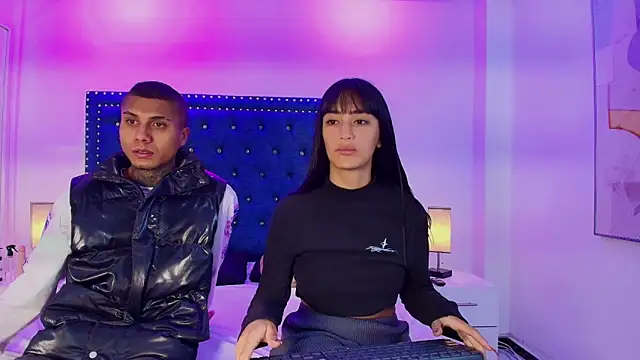 Snapshot of Damian_and_roxanne chatting on April 7, 2026, 12:40 pm Damian and roxanne online show from April 7, 2026, 12:40 pm