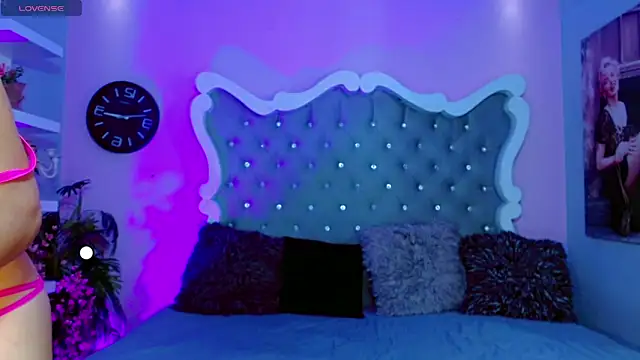 Snapshot of Honey_Moontsts chatting on April 15, 2026, 11:59 am Honey Moontsts online show from April 15, 2026, 11:59 am