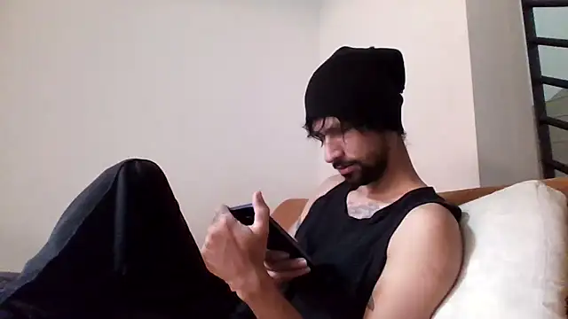 Alejandro92 cali online show from April 12, 2026, 3:04 pm