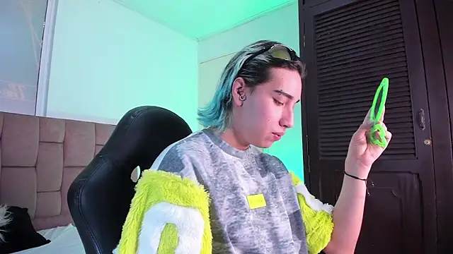 AngelFlexxx online show from April 24, 2026, 8:22 pm