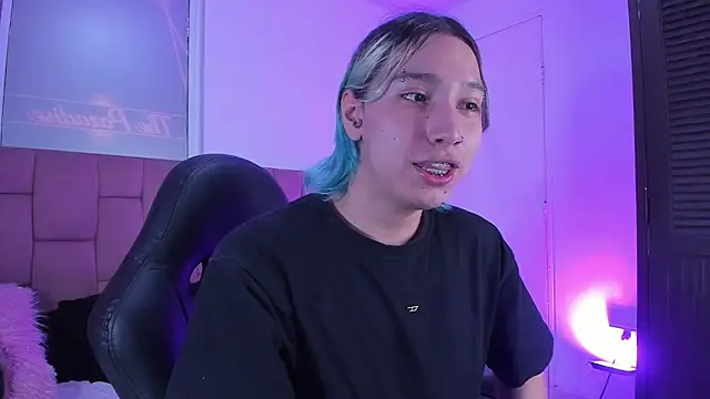 AngelFlexxx online show from April 23, 2026, 7:37 pm