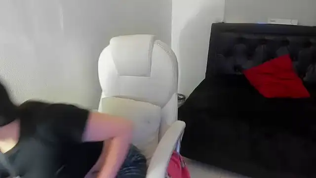 Zulema R1 online show from November 27, 2025, 2:56 am