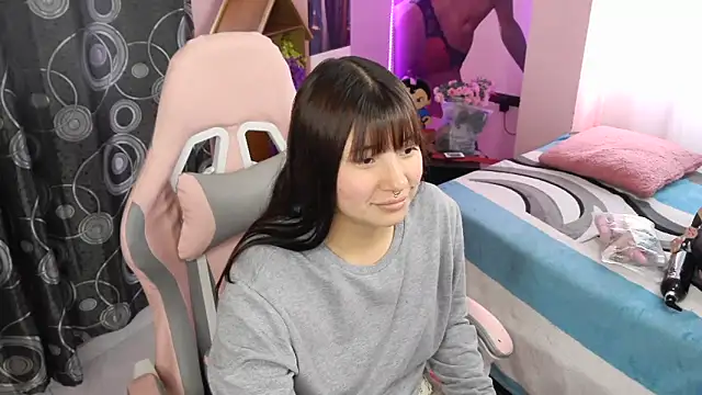 Snapshot of Zulema_R1 chatting on April 22, 2026, 9:32 pm Zulema R1 online show from April 22, 2026, 9:32 pm